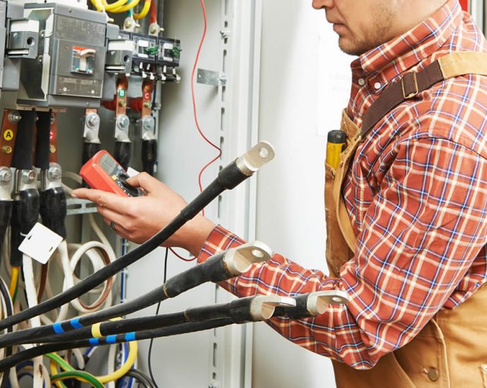 What to expect from an electrical contractor?